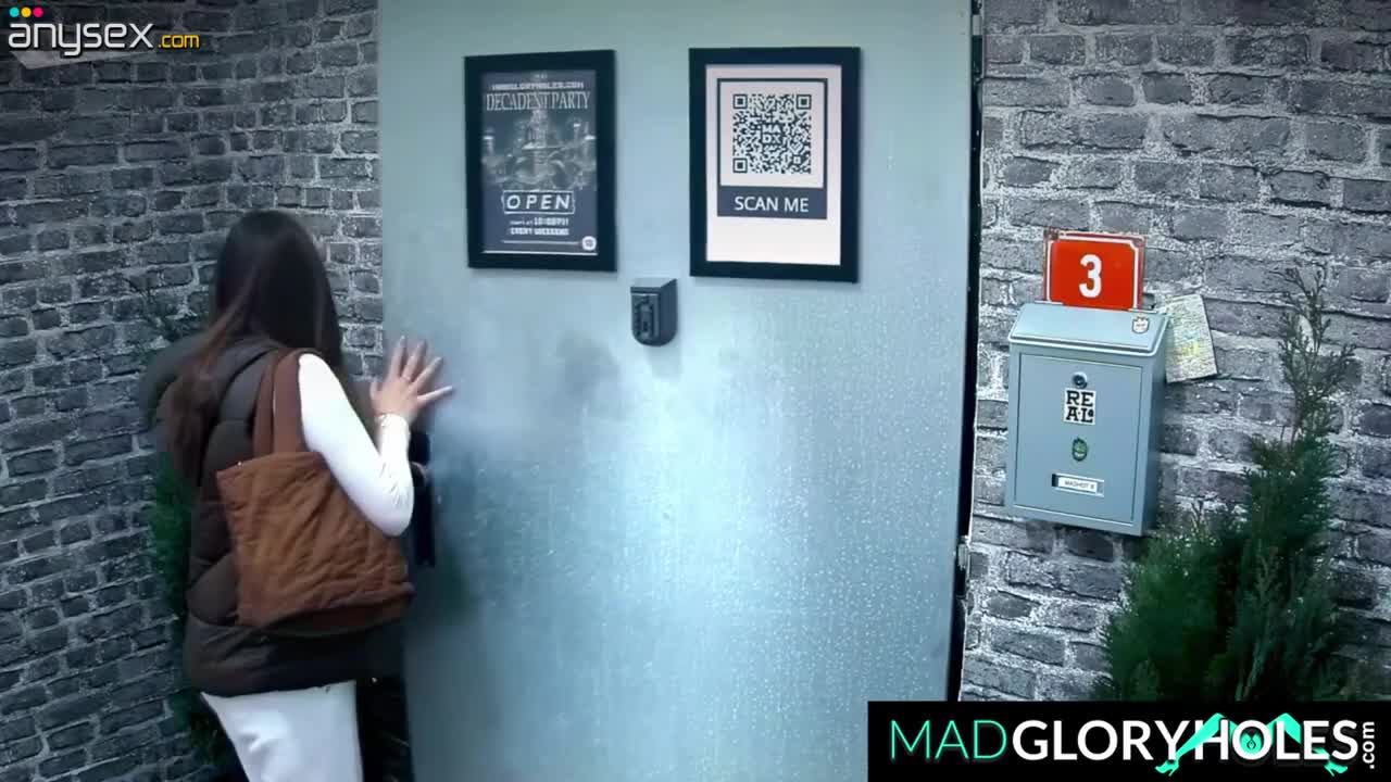 Insane Perversions From the Glory Hole Club! Pretty Plump Babe & Curvy MILF Service Strangers' Dicks Free Porn Videos | ePornAny.