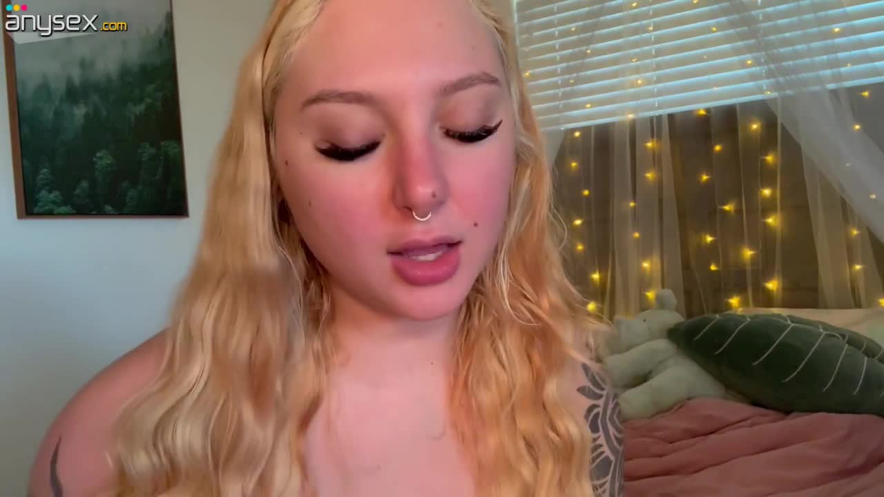 Solo orgasm from a big-breasted teen playing with dildo Free Porn Videos | ePornAny.