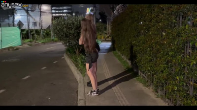 Blonde slut finds a pleasant acquaintance returning home from a club.