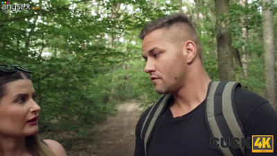 Slutty girlfriend Gia Tvoricceli is enjoying two big cocks in the forest