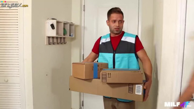 Buxom Milf satisfies delivery guy right in the kitchen - MilfAF