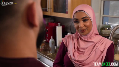 Arab Milf in hijab Babi Star craves for cumshot - Team Skeet