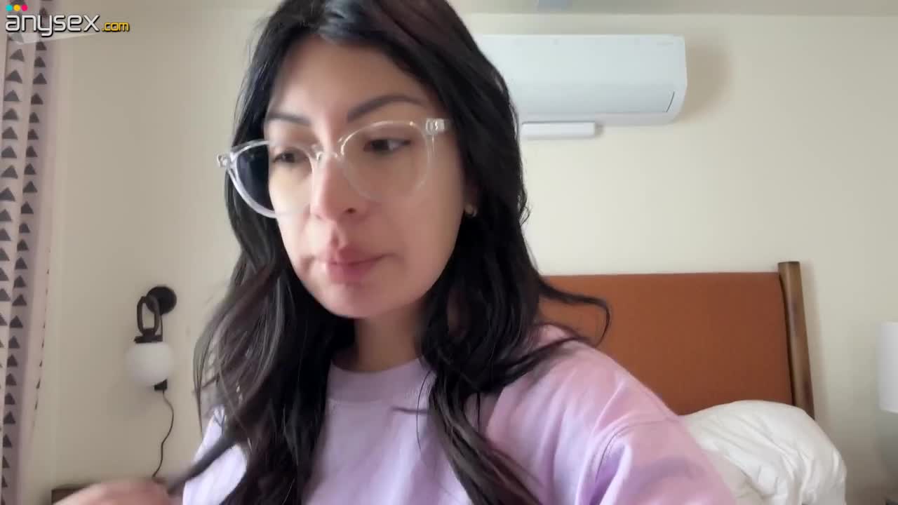Dark hair hottie in geeky glasses finds how to take a huge load Free Porn Videos | ePornAny.