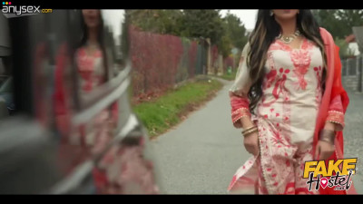 Indian chick tricks European tourist into fucking her for cash - Aaliyah Yashi